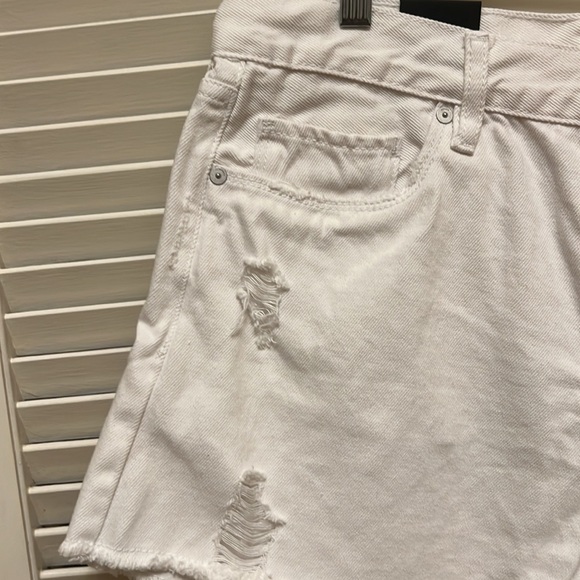 21. Blank NYC Hi Rise Rigid Distressed Shorts in White, Size 31 - Picture 6 of 16